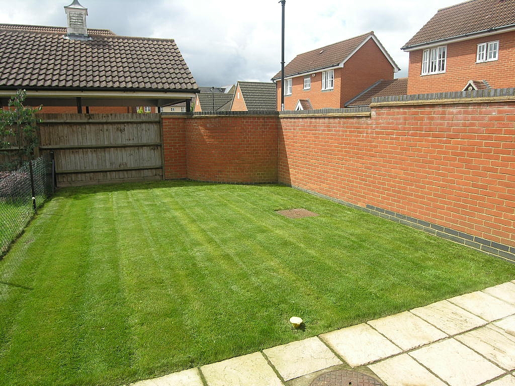 2 bedroom semi-detached house To Let in Ipswich - Photograph 13