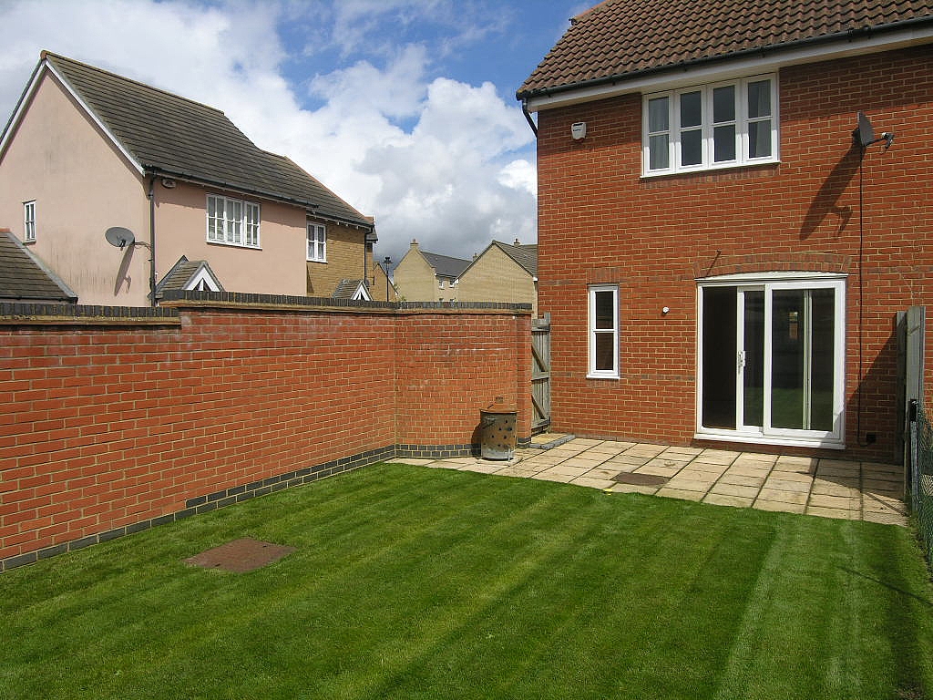 2 bedroom semi-detached house To Let in Ipswich - Photograph 15