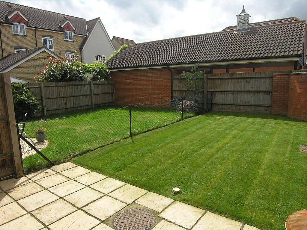 2 bedroom semi-detached house To Let in Ipswich - Photograph 16