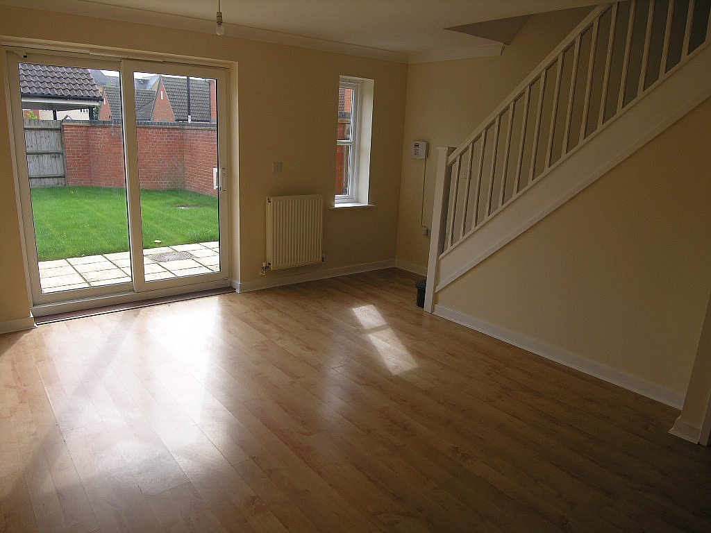 2 bedroom semi-detached house To Let in Ipswich - Photograph 2