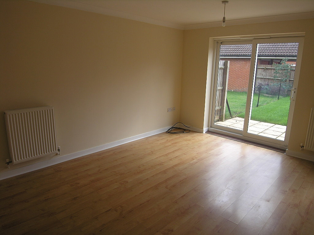 2 bedroom semi-detached house To Let in Ipswich - Photograph 3