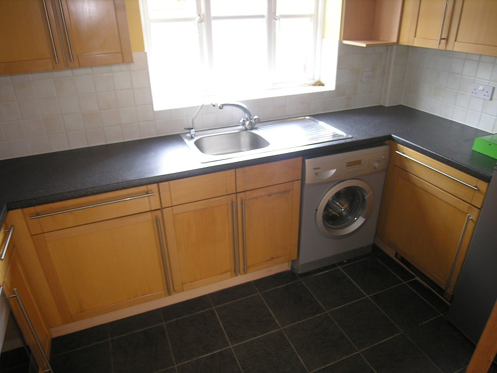 2 bedroom semi-detached house To Let in Ipswich - Photograph 5
