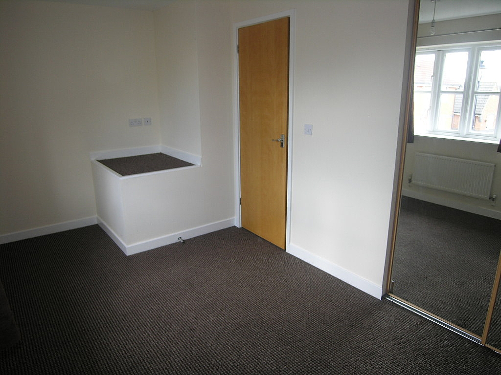2 bedroom semi-detached house To Let in Ipswich - Photograph 6