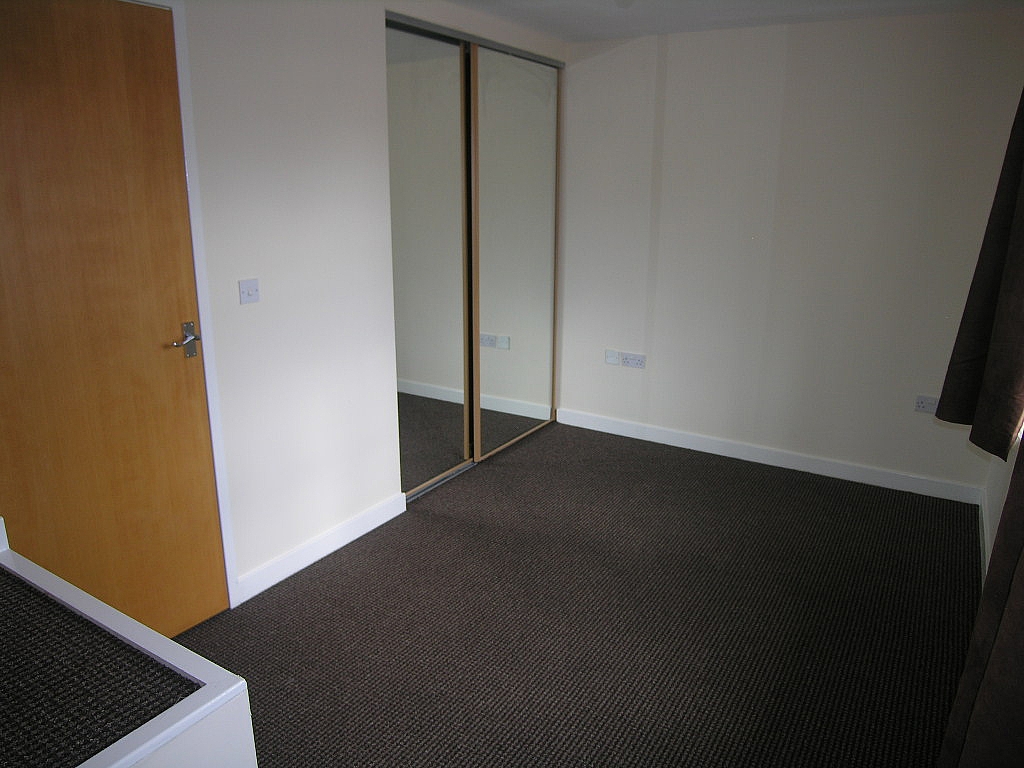 2 bedroom semi-detached house To Let in Ipswich - Photograph 7