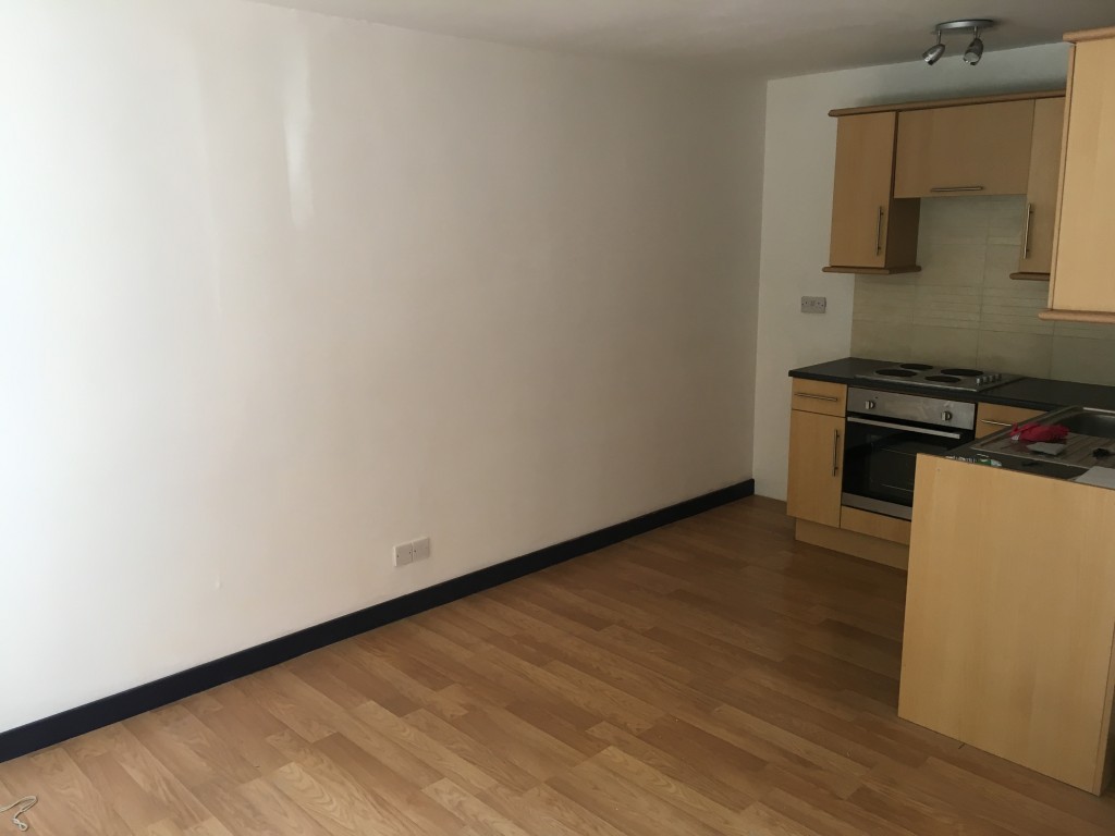 2 bedroom flat flat/apartment To Let in Ipswich - Photograph 5