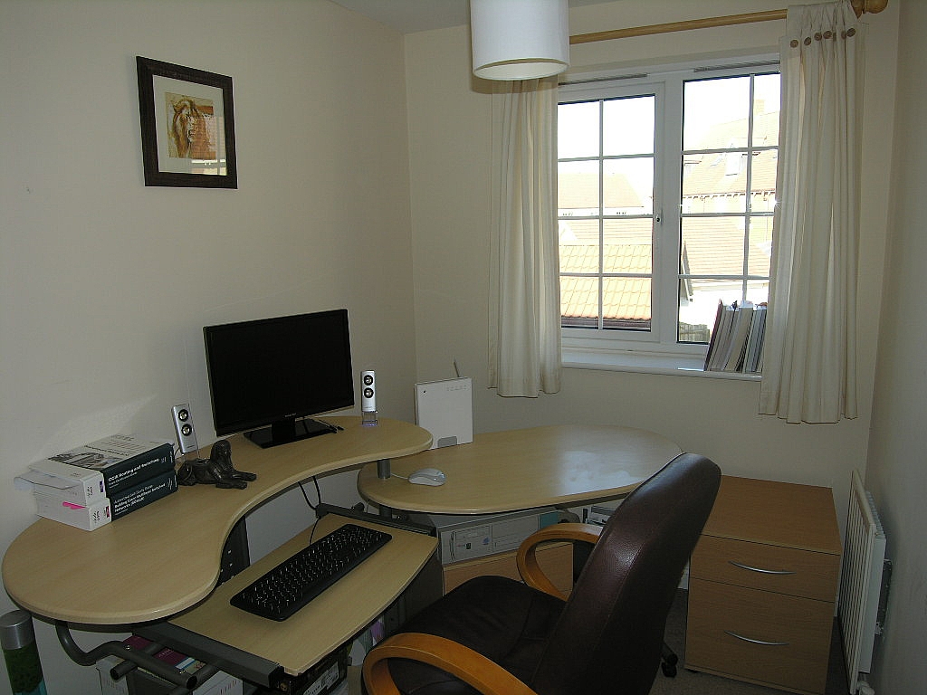 3 bedroom end terraced house To Let in Ipswich - Photograph 8.