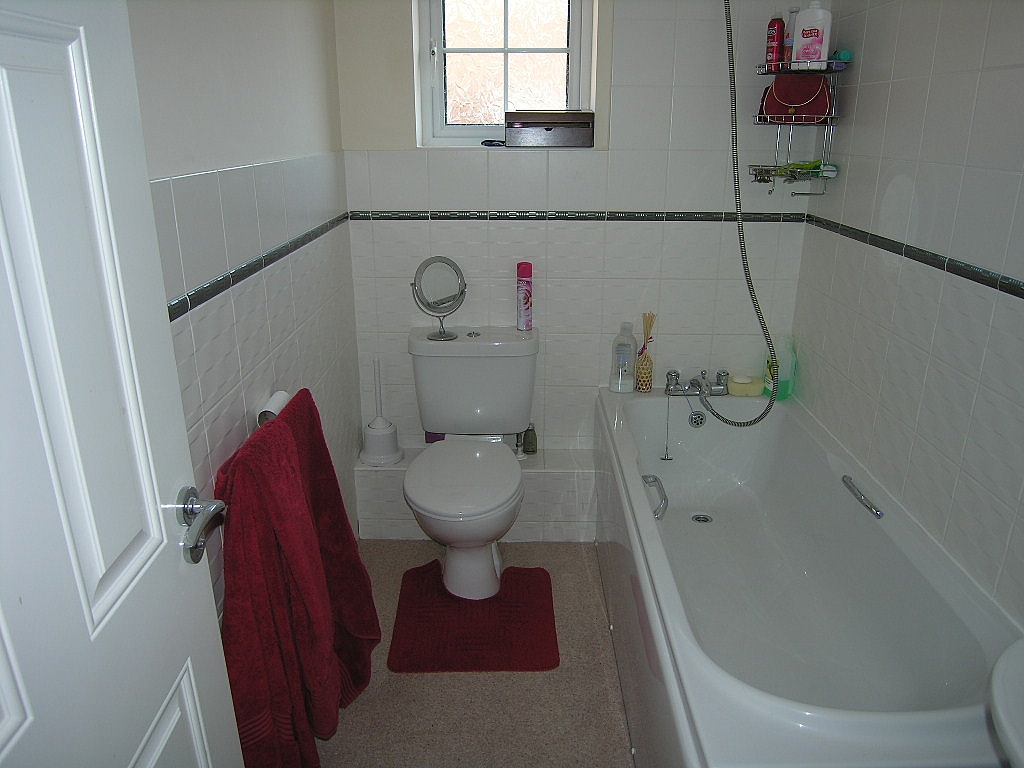 3 bedroom end terraced house To Let in Ipswich - Photograph 5.