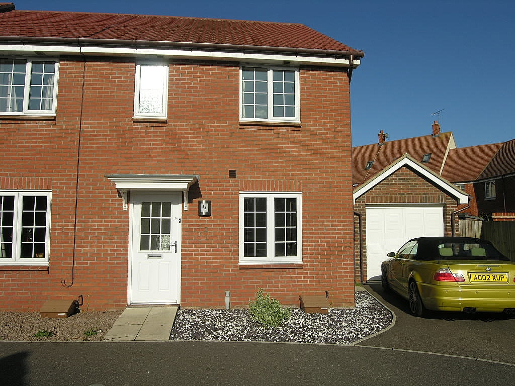 3 bedroom end terraced house Let in Ipswich - Photograph 1