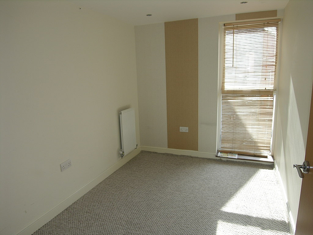 2 bedroom apartment flat/apartment To Let in Ipswich - Photograph 5