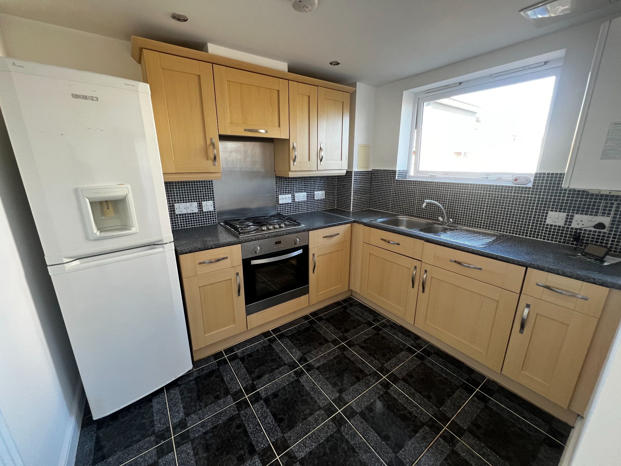 2 bedroom apartment flat/apartment To Let in Ipswich - Photograph 5.