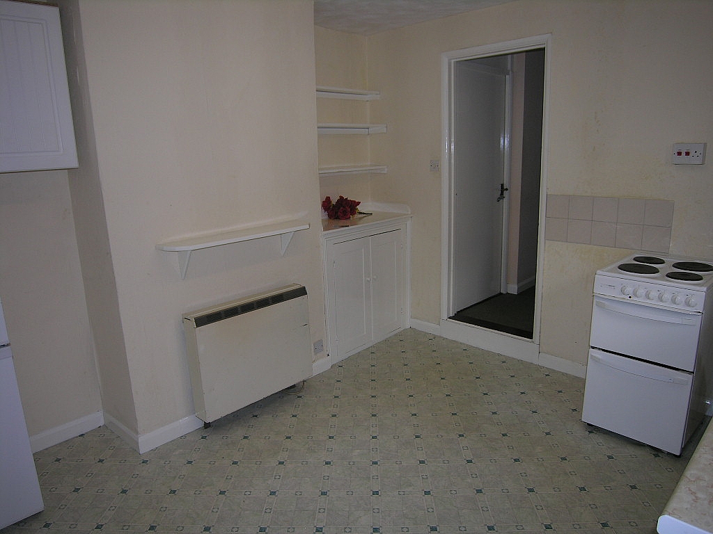 1 bedroom ground floor flat/apartment To Let in Ipswich - Photograph 2