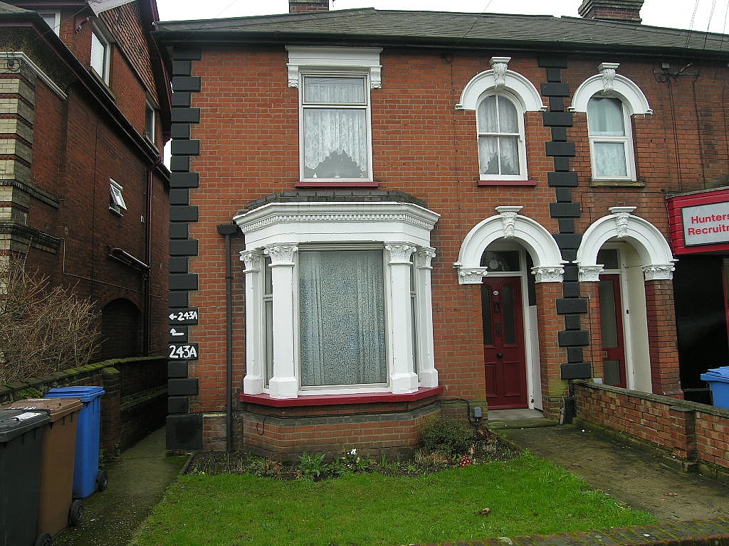 1 bedroom ground floor flat/apartment To Let in Ipswich - Photograph 1