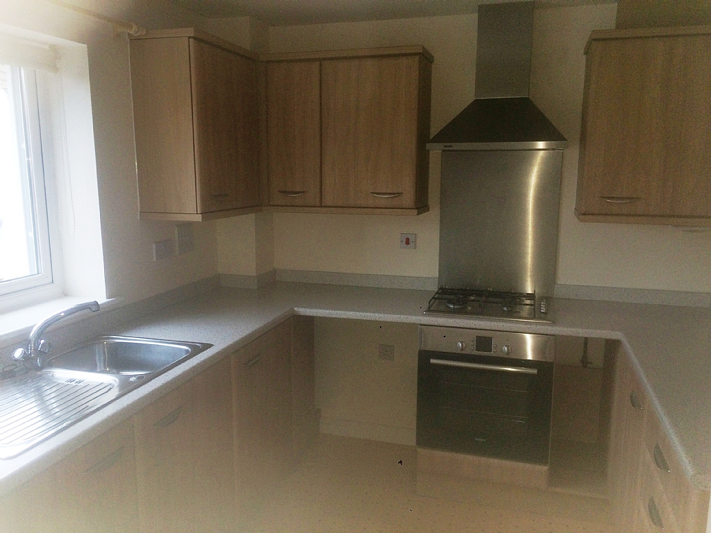 2 bedroom town house To Let in Ipswich - Photograph 3