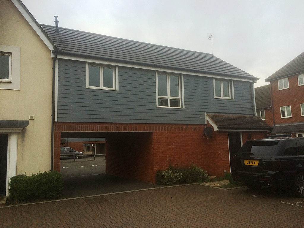 2 bedroom town house To Let in Ipswich - Photograph 1