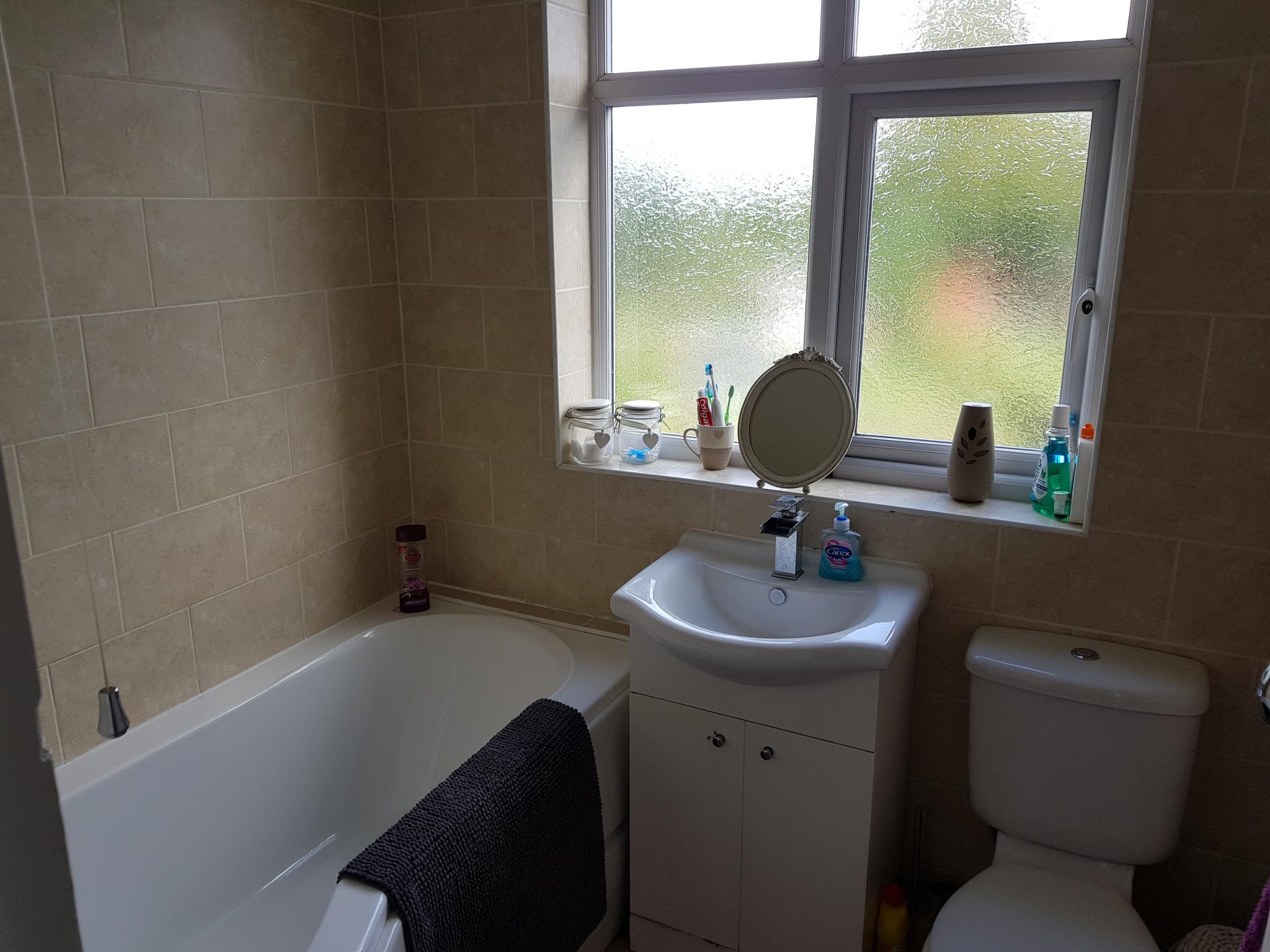 3 bedroom mid terraced house SSTC in Ipswich - 14