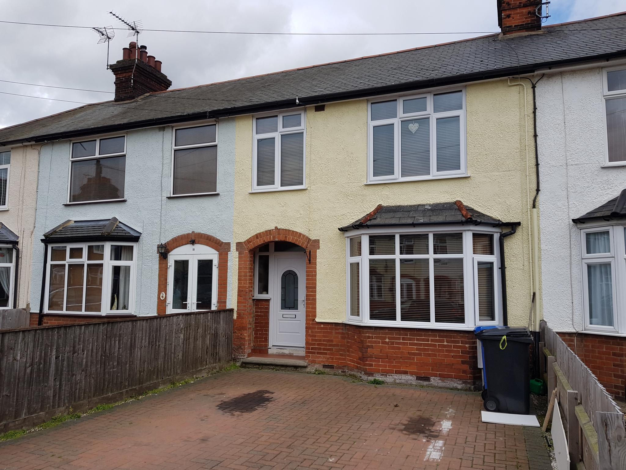 3 bedroom mid terraced house SSTC in Ipswich - 1