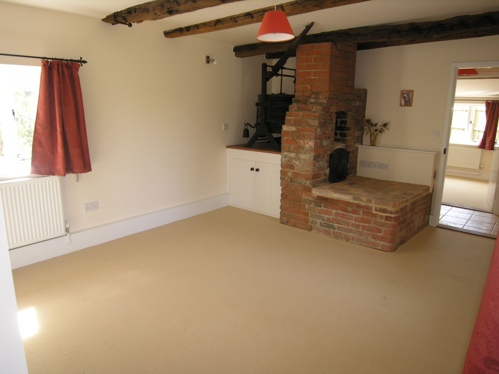 1 bedroom detached house To Let in Ipswich - Photograph 2