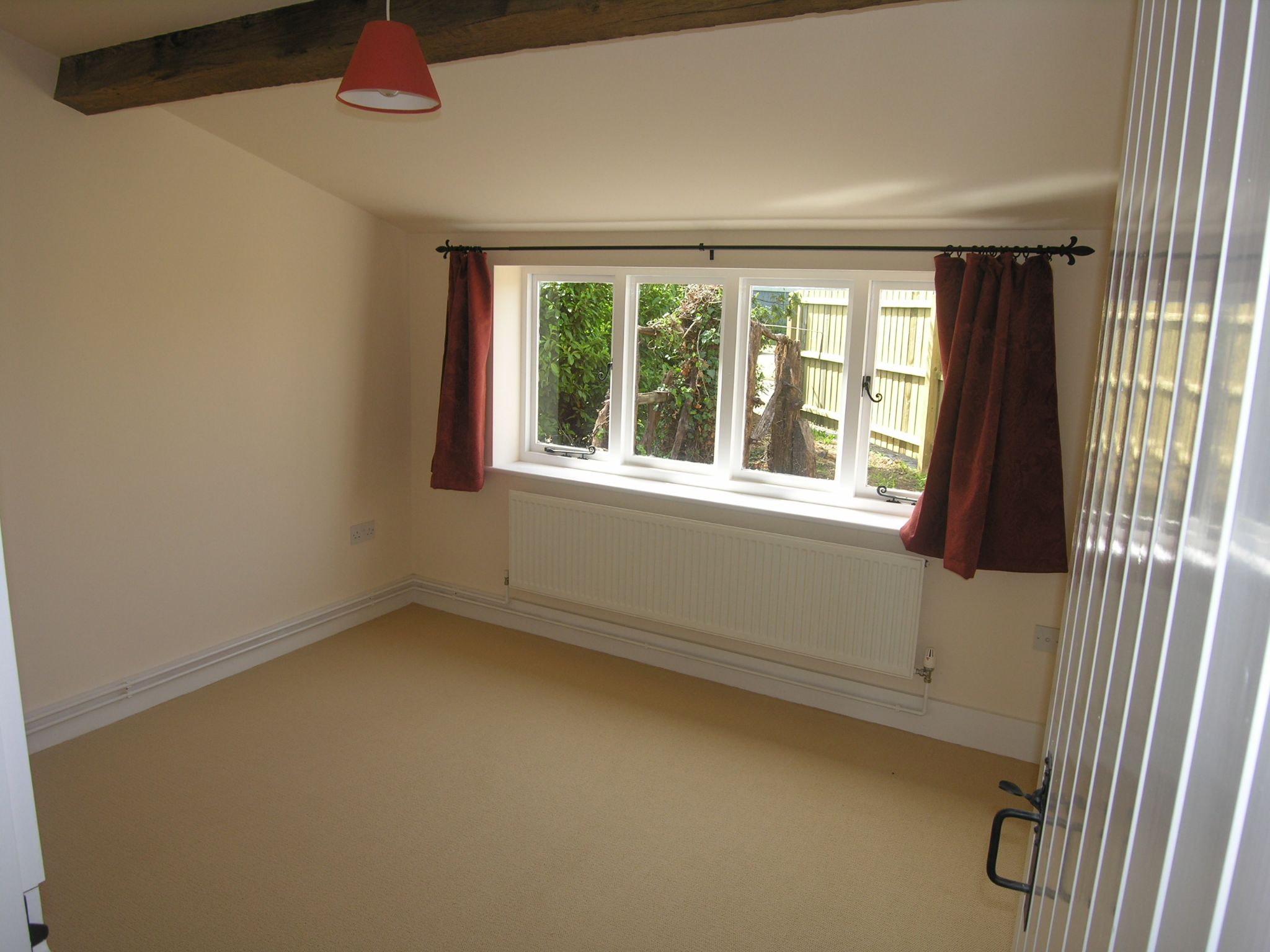 1 bedroom detached house To Let in Ipswich - Photograph 3