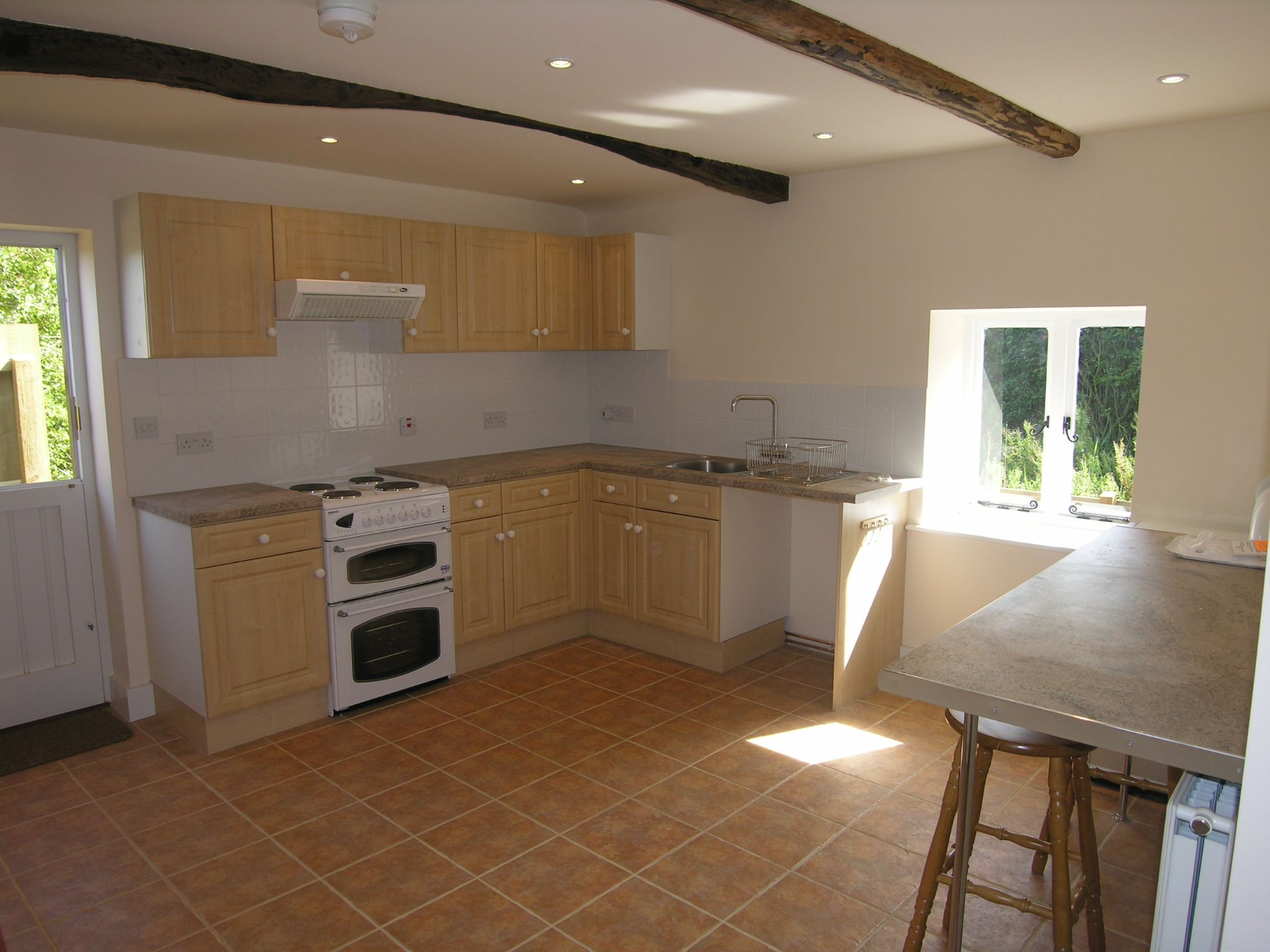 1 bedroom detached house To Let in Ipswich - Photograph 4