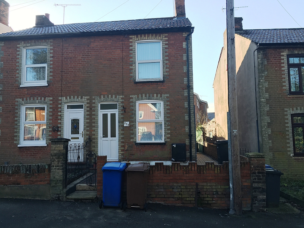 3 bedroom end terraced house To Let in Ipswich - Photograph 1