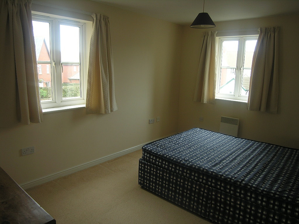 2 bedroom flat flat/apartment To Let in Ipswich - Photograph 6