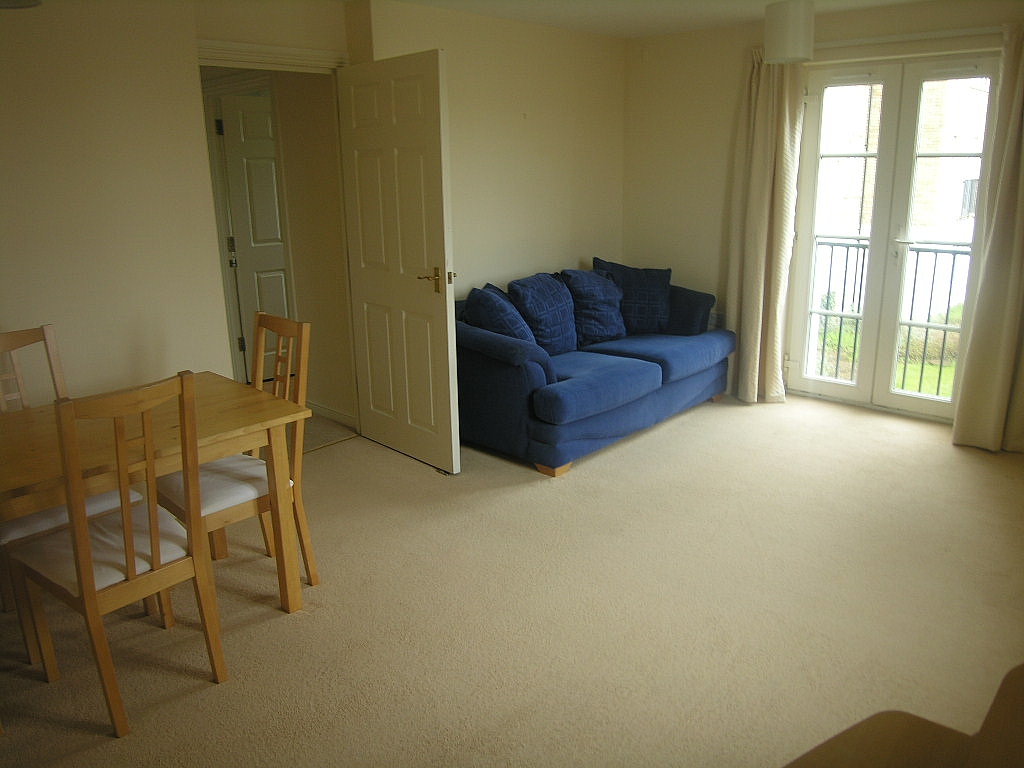 2 bedroom flat flat/apartment To Let in Ipswich - Photograph 2
