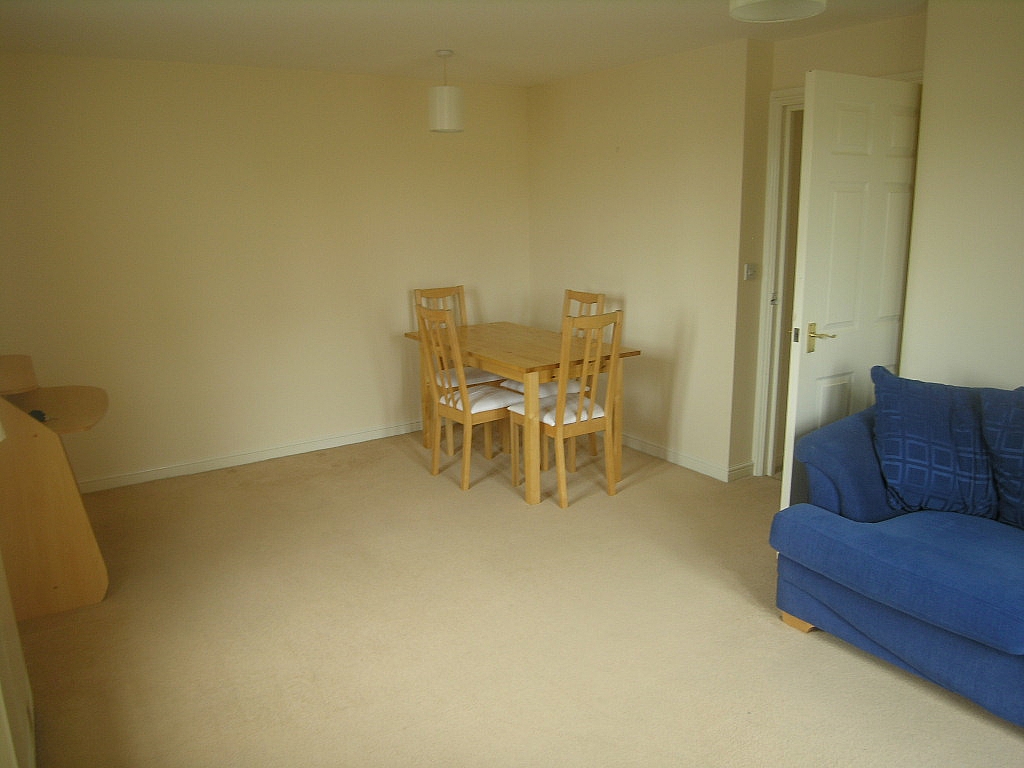 2 bedroom flat flat/apartment To Let in Ipswich - Photograph 4