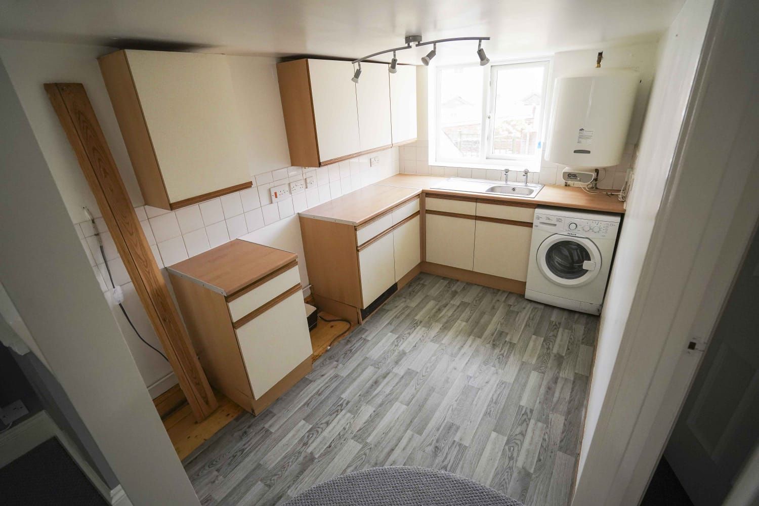 Studio Flat/apartment To Let in Ipswich - Photograph 3