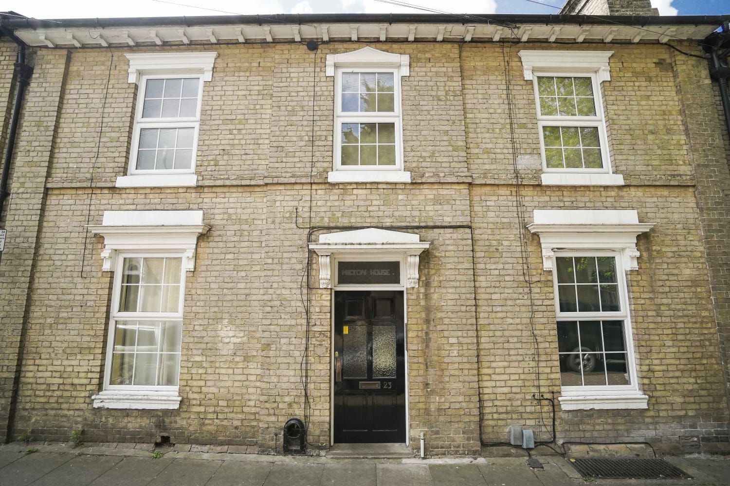 Studio Flat/apartment To Let in Ipswich - Photograph 1
