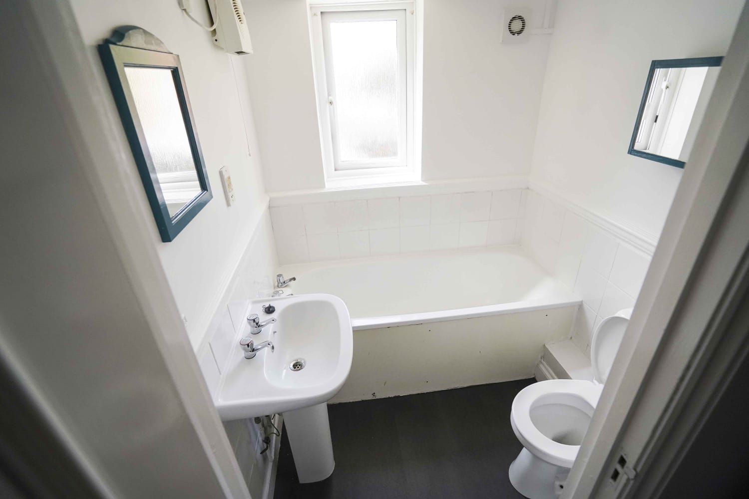 Studio Flat/apartment To Let in Ipswich - Photograph 4