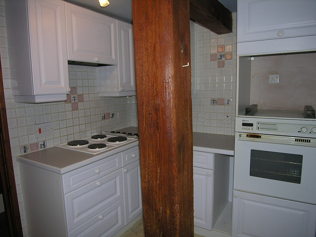 2 bedroom apartment flat/apartment Let in Ipswich - Photograph 3