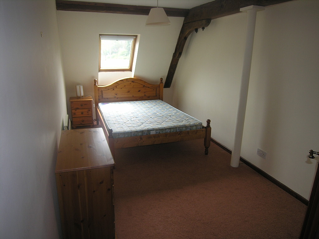 2 bedroom apartment flat/apartment Let in Ipswich - Photograph 5