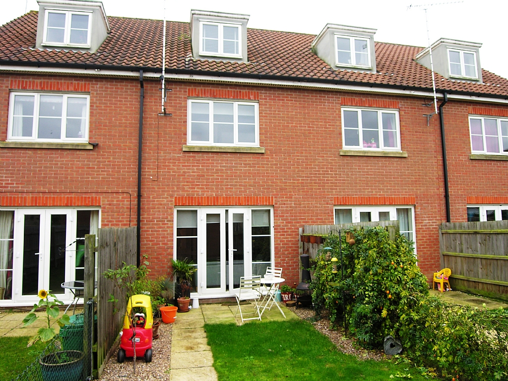 3 bedroom town house To Let in Ipswich - 2