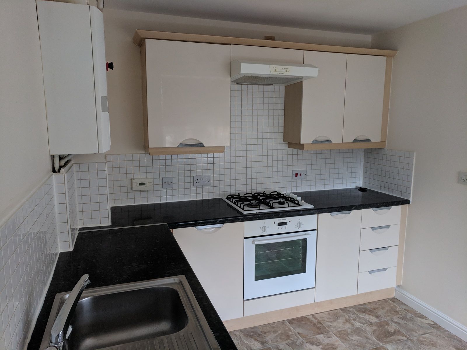 2 bedroom apartment flat/apartment SSTC in Ipswich - Photograph 4