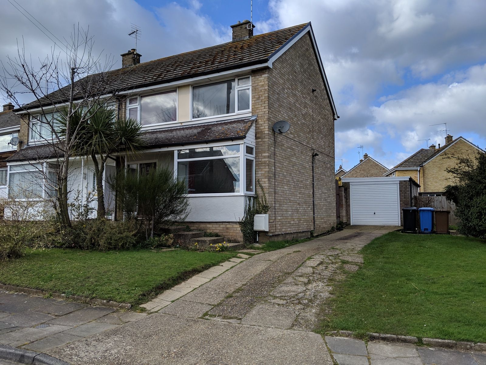 3 bedroom semi-detached house For Sale in Ipswich - Photograph 1