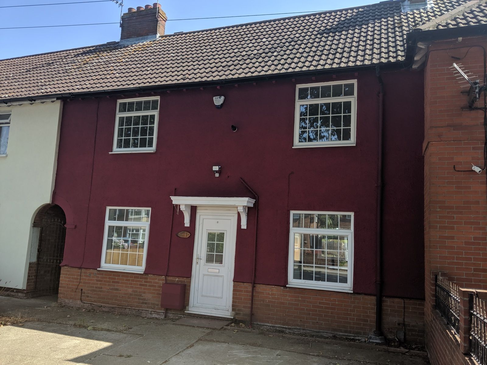 3 bedroom mid terraced house To Let in Ipswich - Front of House