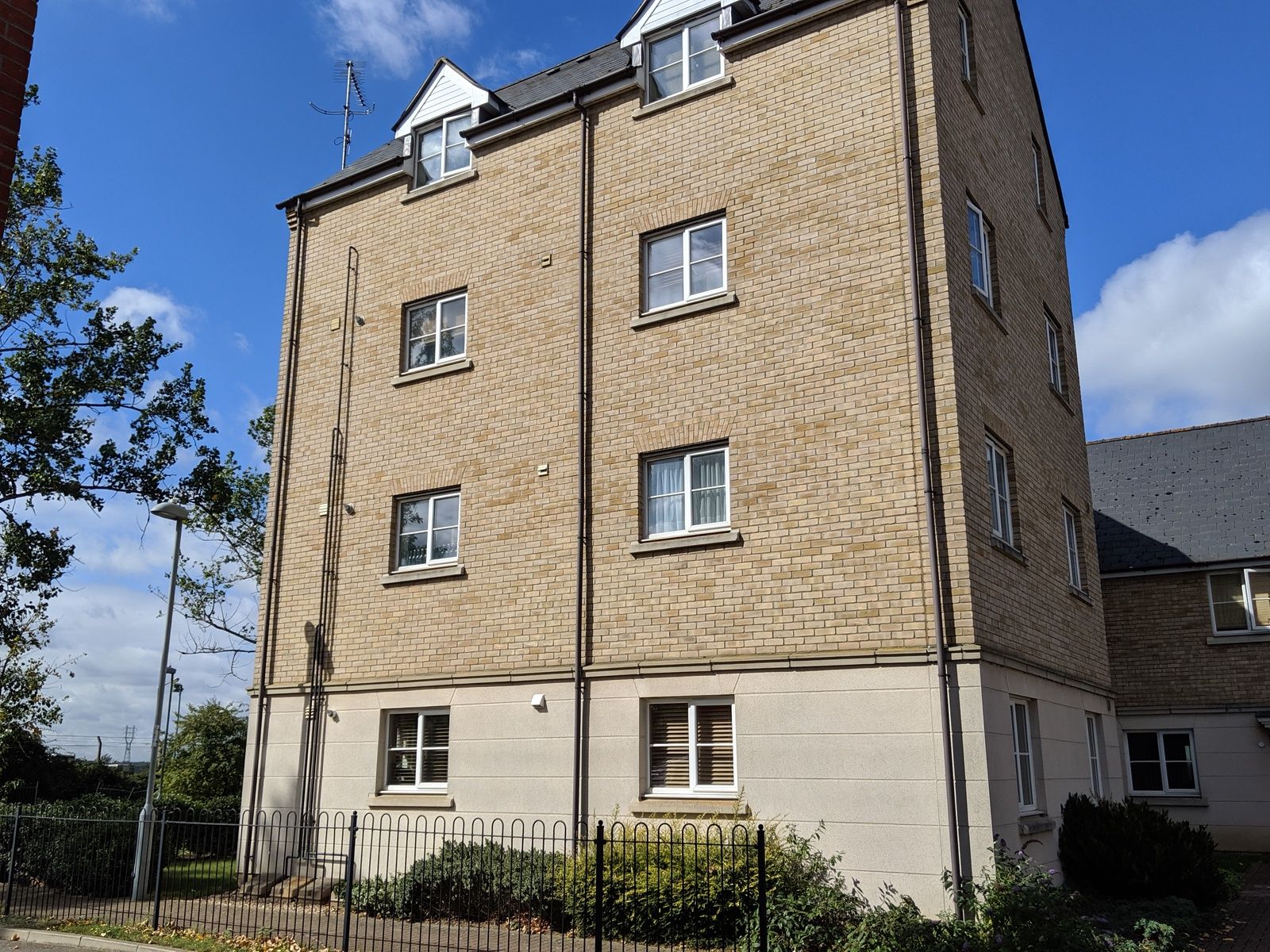 2 bedroom ground floor flat/apartment To Let in Ipswich - Photograph 1