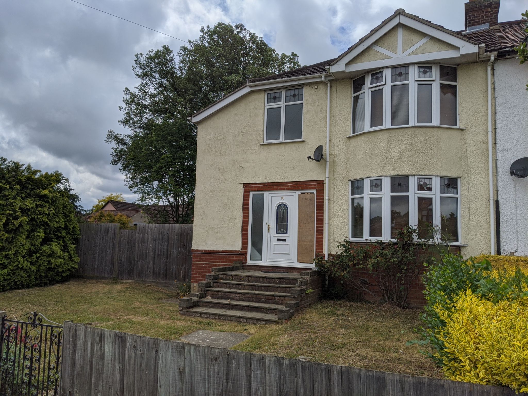 3 bedroom semi-detached house To Let in Ipswich - Front of House