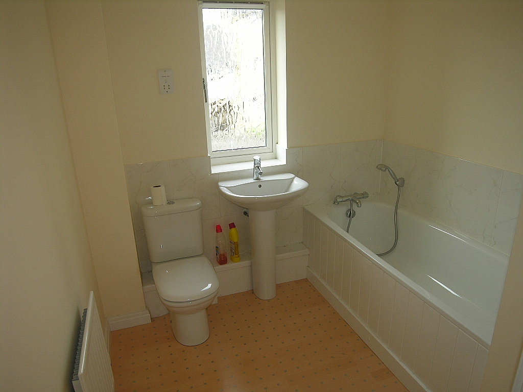 2 bedroom barn conversion house To Let in Ipswich - Photograph 5