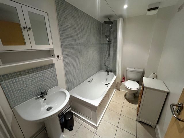 2 bedroom apartment flat/apartment To Let in Ipswich - Photograph 14.