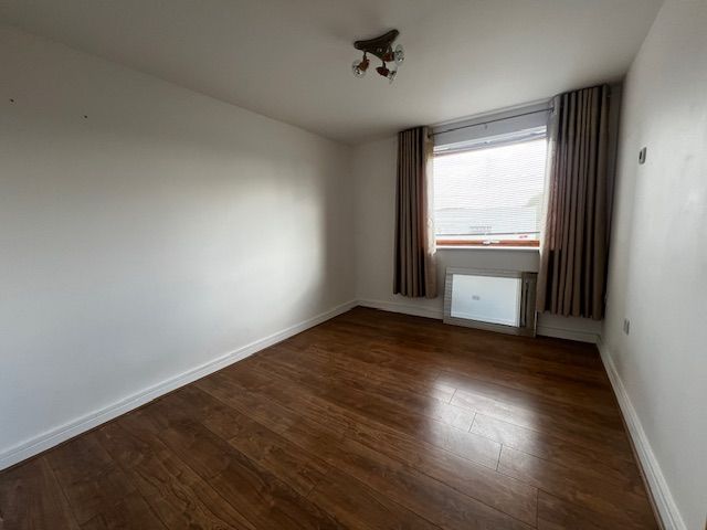 2 bedroom apartment flat/apartment To Let in Ipswich - Photograph 3.
