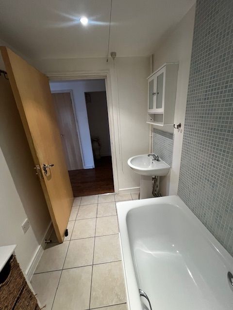 2 bedroom apartment flat/apartment To Let in Ipswich - Photograph 15.