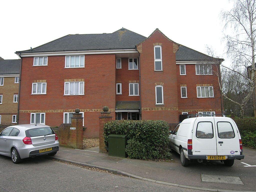 2 bedroom ground floor flat/apartment To Let in Ipswich - Photograph 1