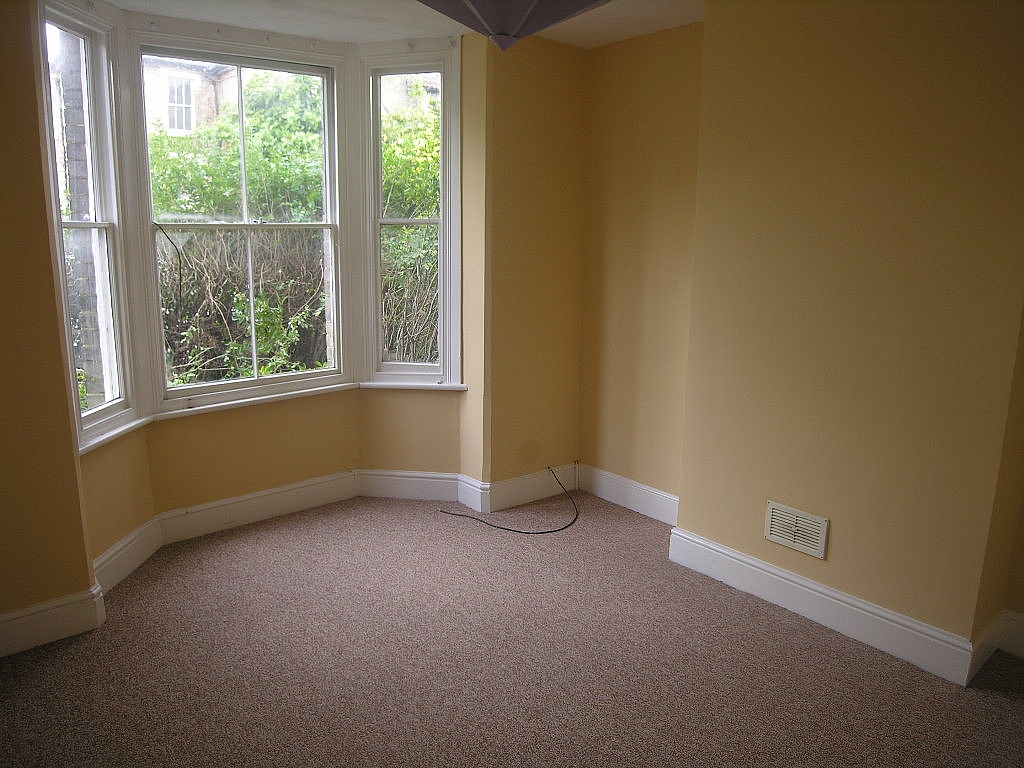 3 bedroom mid terraced house To Let in Ipswich - Photograph 2