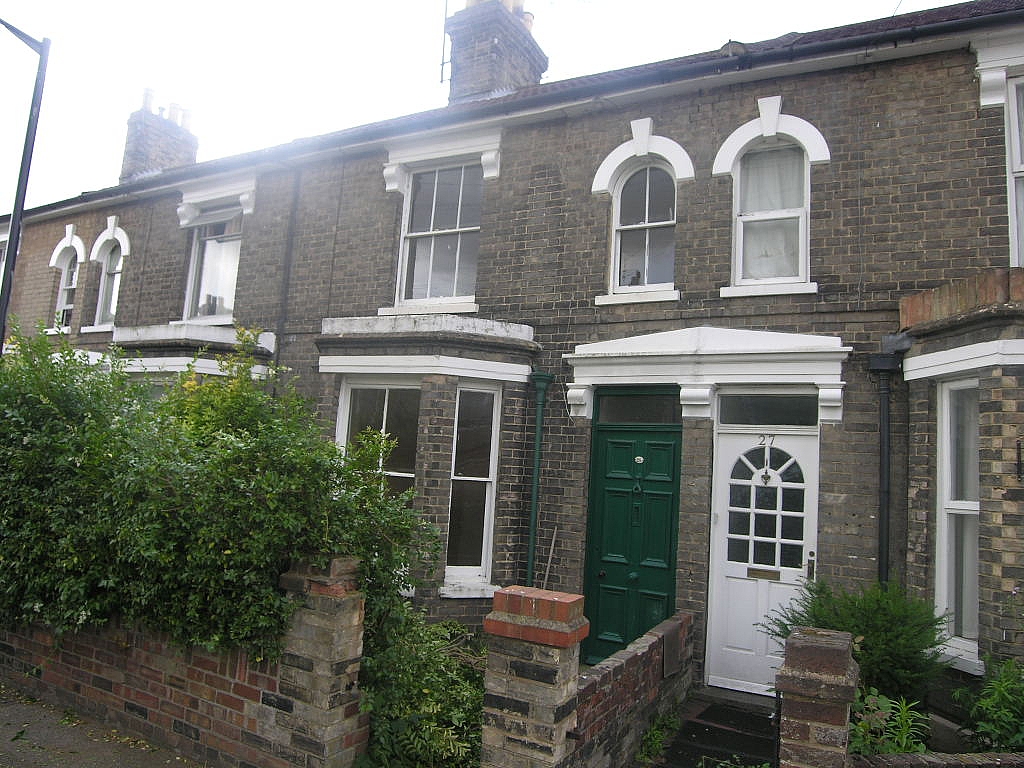 3 bedroom mid terraced house To Let in Ipswich - Photograph 1