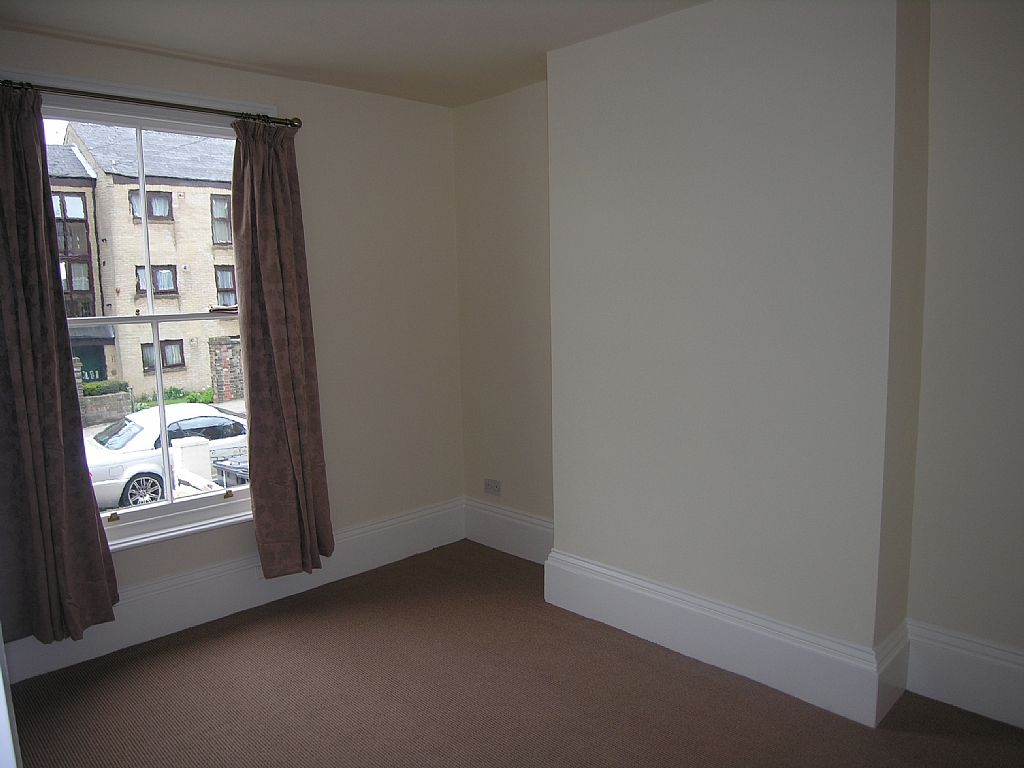1 bedroom flat flat/apartment To Let in Ipswich - Photograph 2