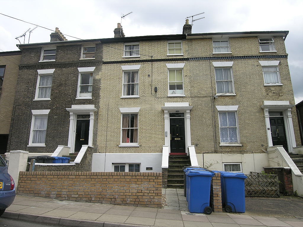 1 bedroom flat flat/apartment To Let in Ipswich - Photograph 1