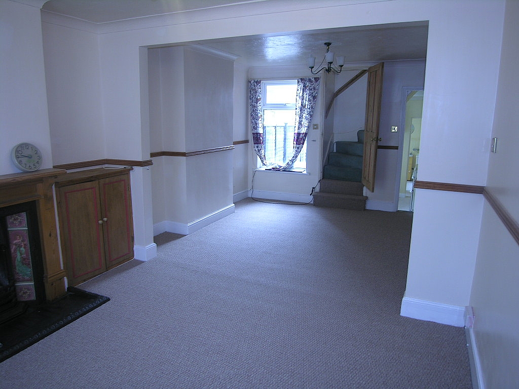 3 bedroom mid terraced house To Let in Ipswich - Property photograph.
