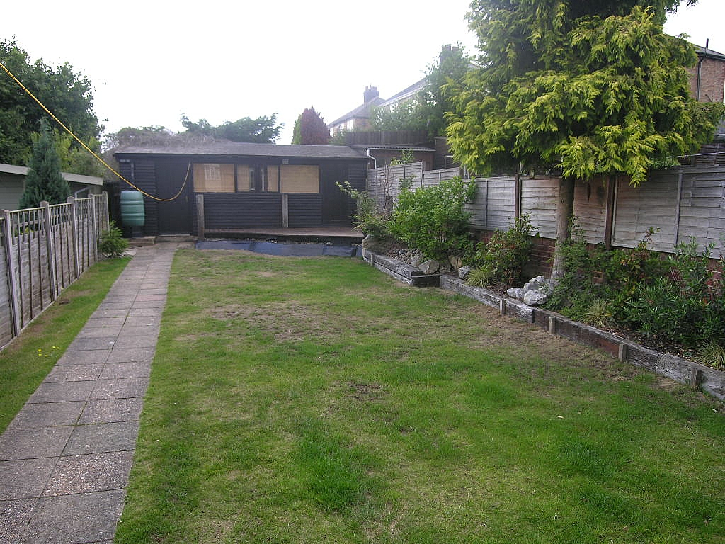 3 bedroom semi-detached house Let in Ipswich - Photograph 14