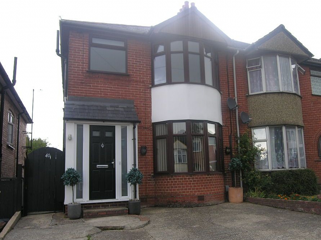 3 bedroom semi-detached house To Let in Ipswich - Photograph 1